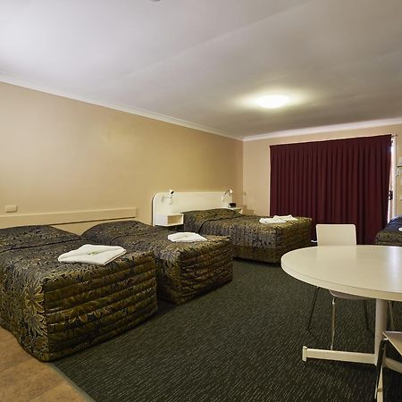 Jefferys Motel Тувумба Экстерьер фото
