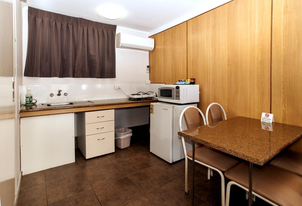 Jefferys Motel Тувумба Экстерьер фото